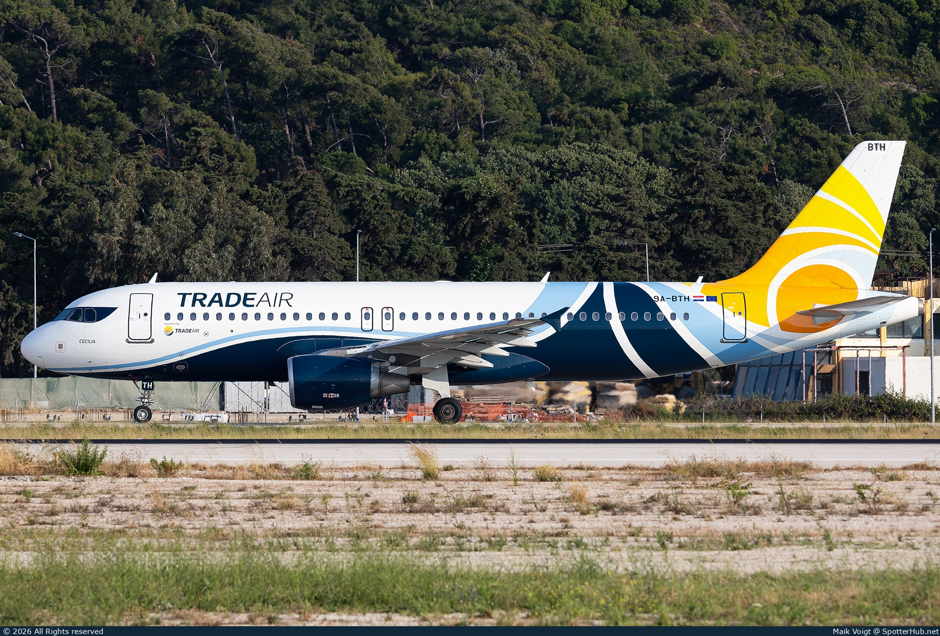 Photo of 9A-BTH - Airbus A320-214 operated by Trade Air