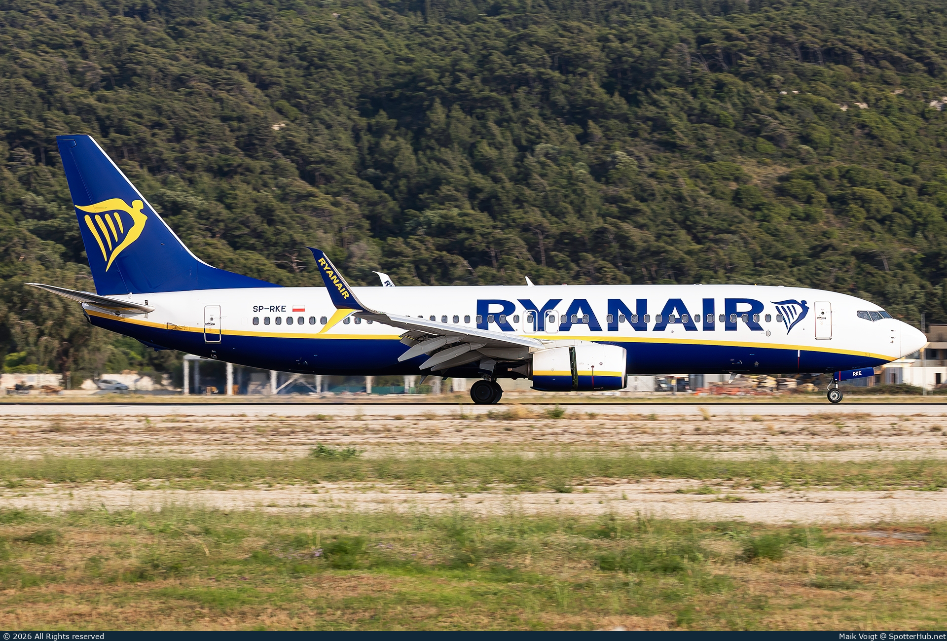 Photo of SP-RKE - Boeing 737-8AS operated by Ryanair (opb Buzz)