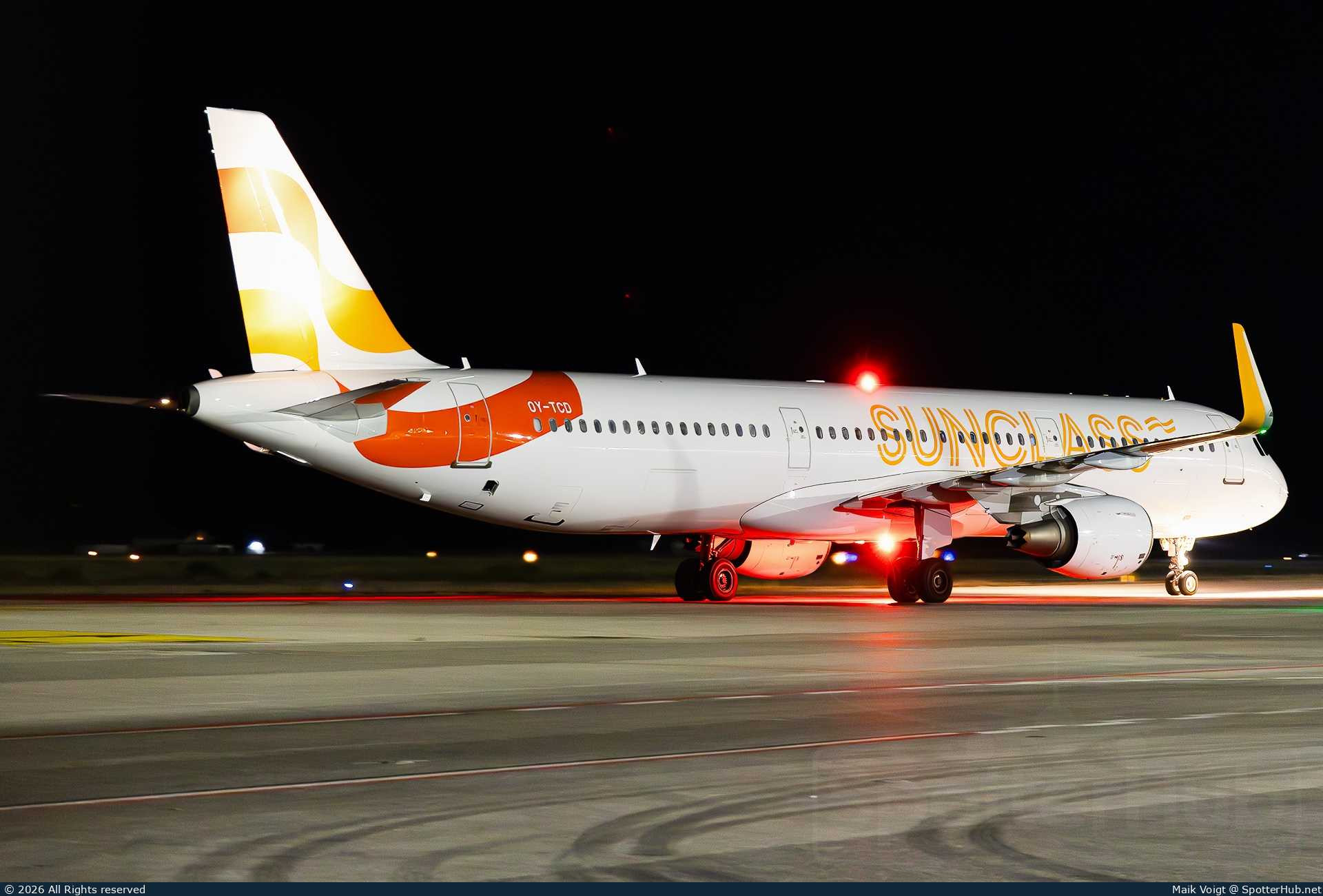Photo of OY-TCD - Airbus A321-211 operated by Sunclass Airlines