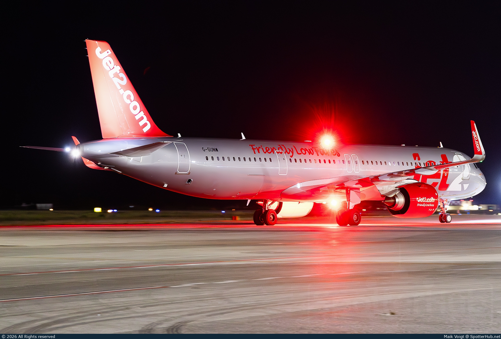 Photo of G-SUNW - Airbus A321-251NX operated by Jet2