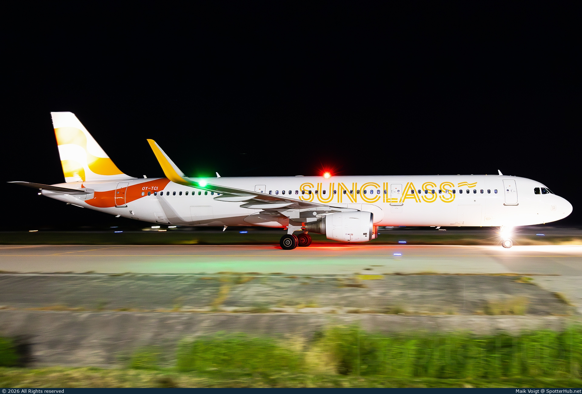 Photo of OY-TCI - Airbus A321-211 operated by Sunclass Airlines