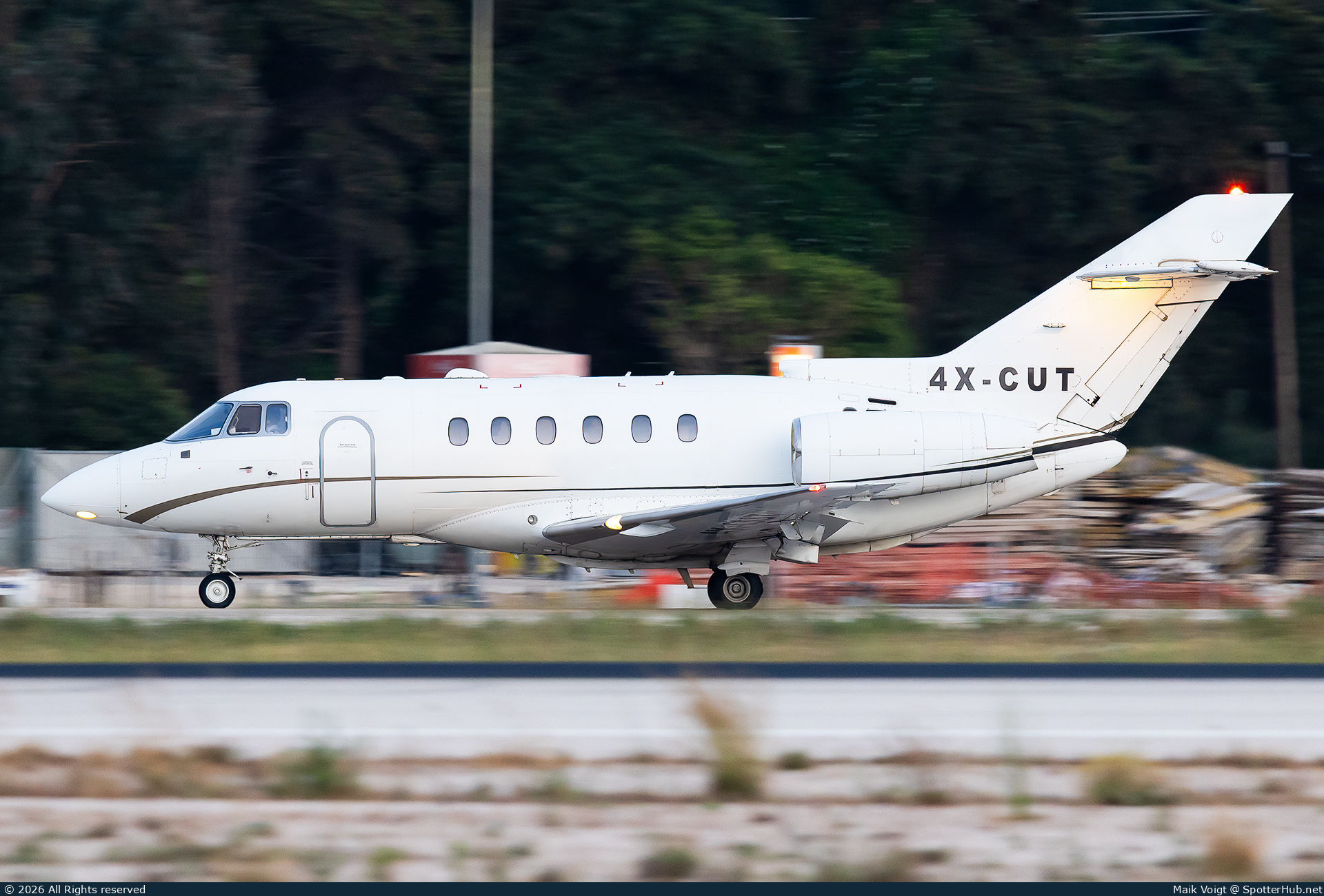 Photo of 4X-CUT - Hawker Beechcraft 800XP operated by Arrow Aviation