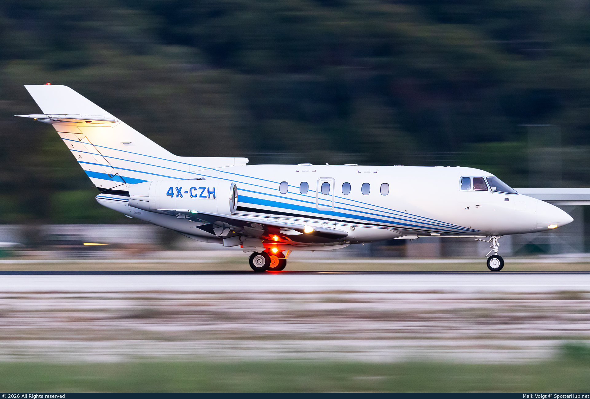 Photo of 4X-CZH - Hawker Beechcraft 800XP operated by Arrow Aviation