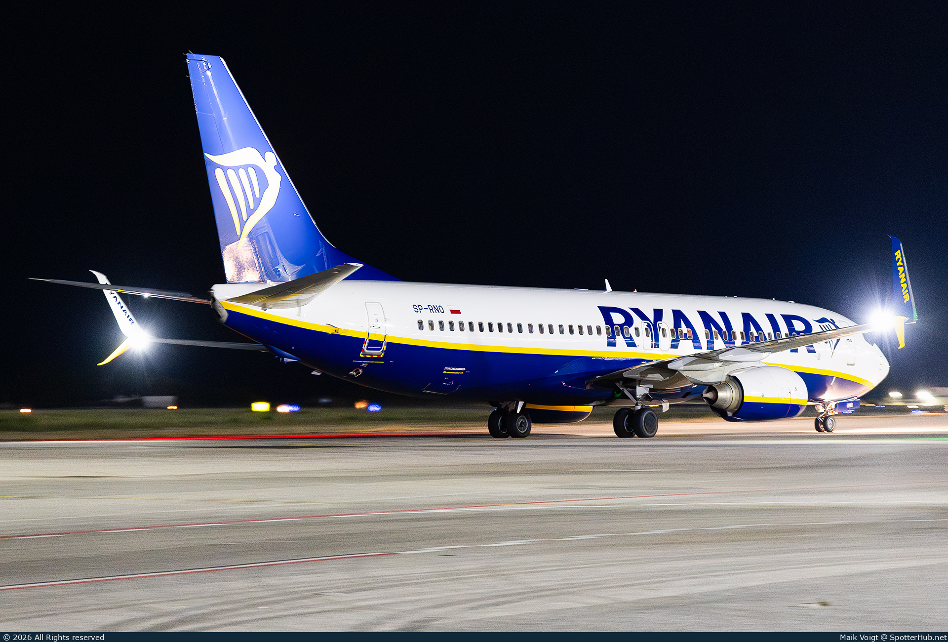 Photo of SP-RNO - Boeing 737-8AS operated by Ryanair (opb Buzz)