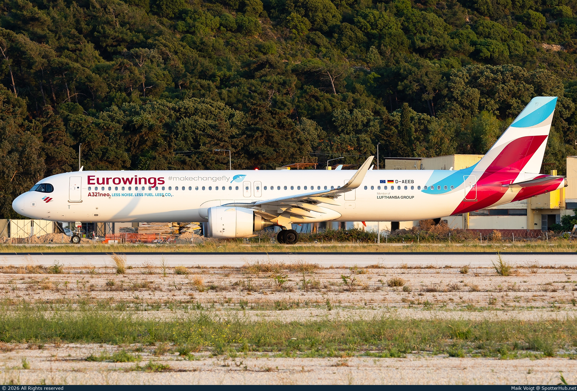 Photo of D-AEEB - Airbus A321-251NX operated by Eurowings