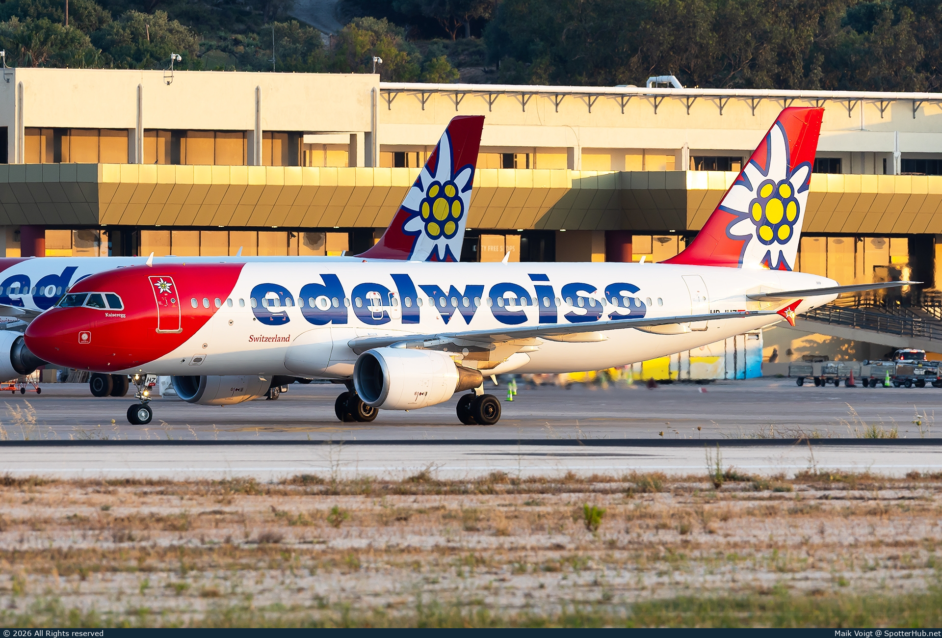 Photo of HB-IHZ - Airbus A320-214 operated by Edelweiss Air