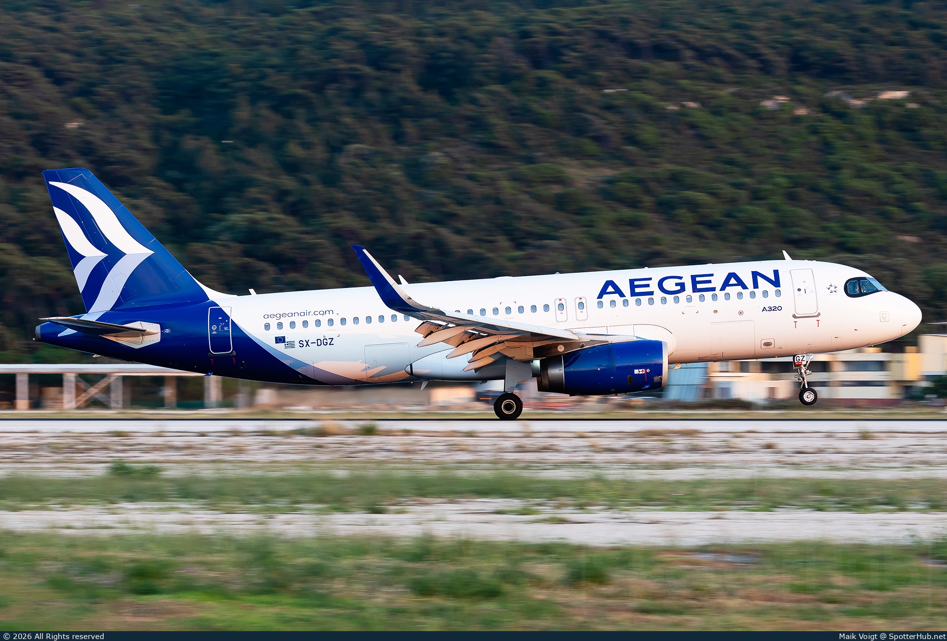Photo of SX-DGZ - Airbus A320-232 operated by Aegean Airlines