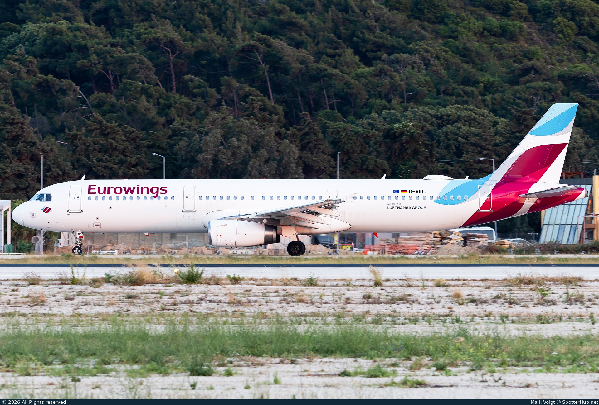 Photo of D-AIDO - Airbus A321-231 operated by Eurowings