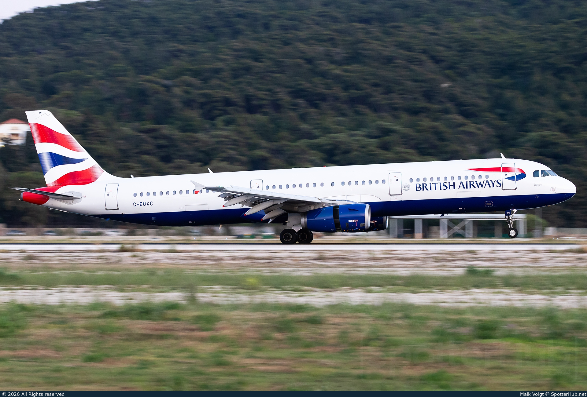 Photo of G-EUXC - Airbus A321-231 operated by British Airways
