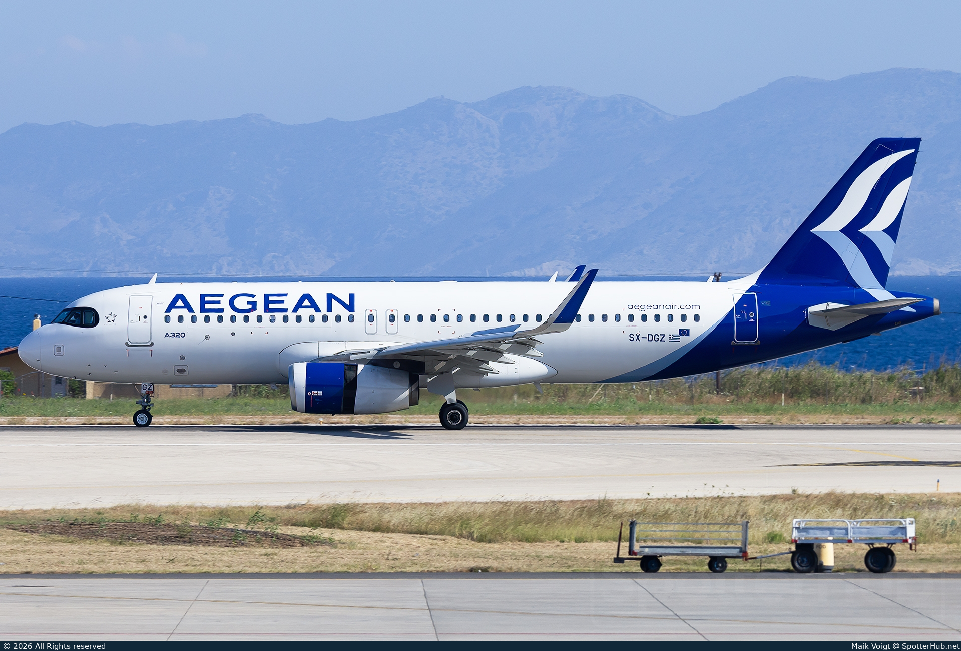 Photo of SX-DGZ - Airbus A320-232 operated by Aegean Airlines