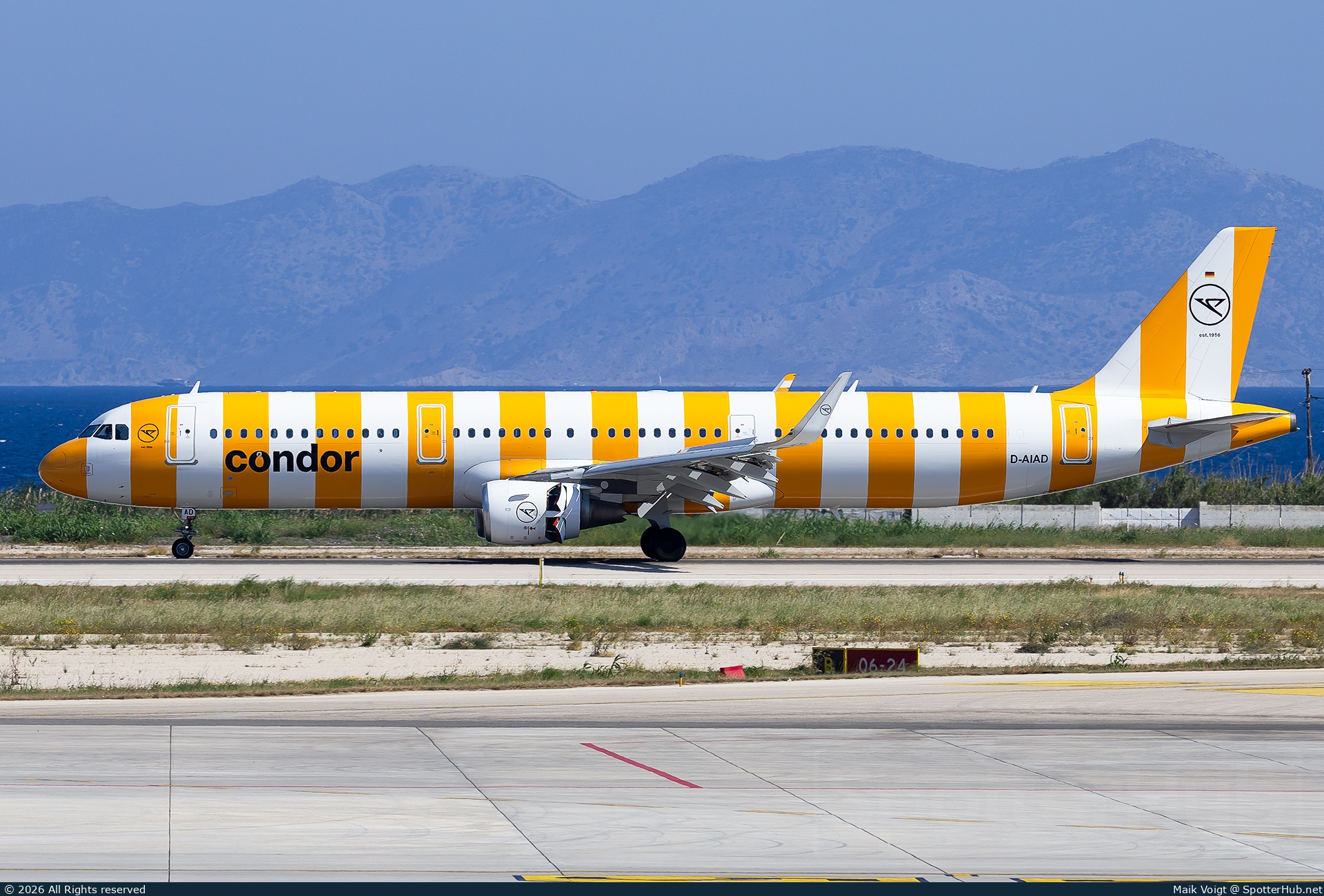 Photo of D-AIAD - Airbus A321-211 operated by Condor