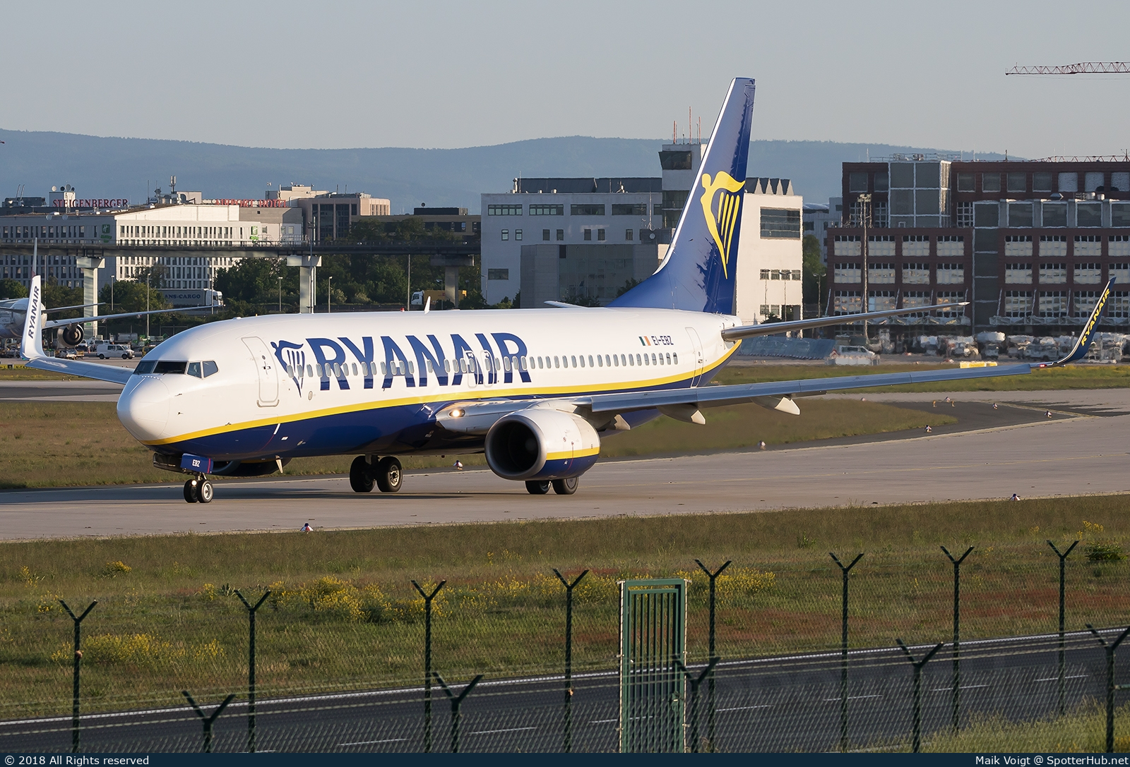 Photo of EI-EBZ - Boeing 737-8AS operated by Ryanair