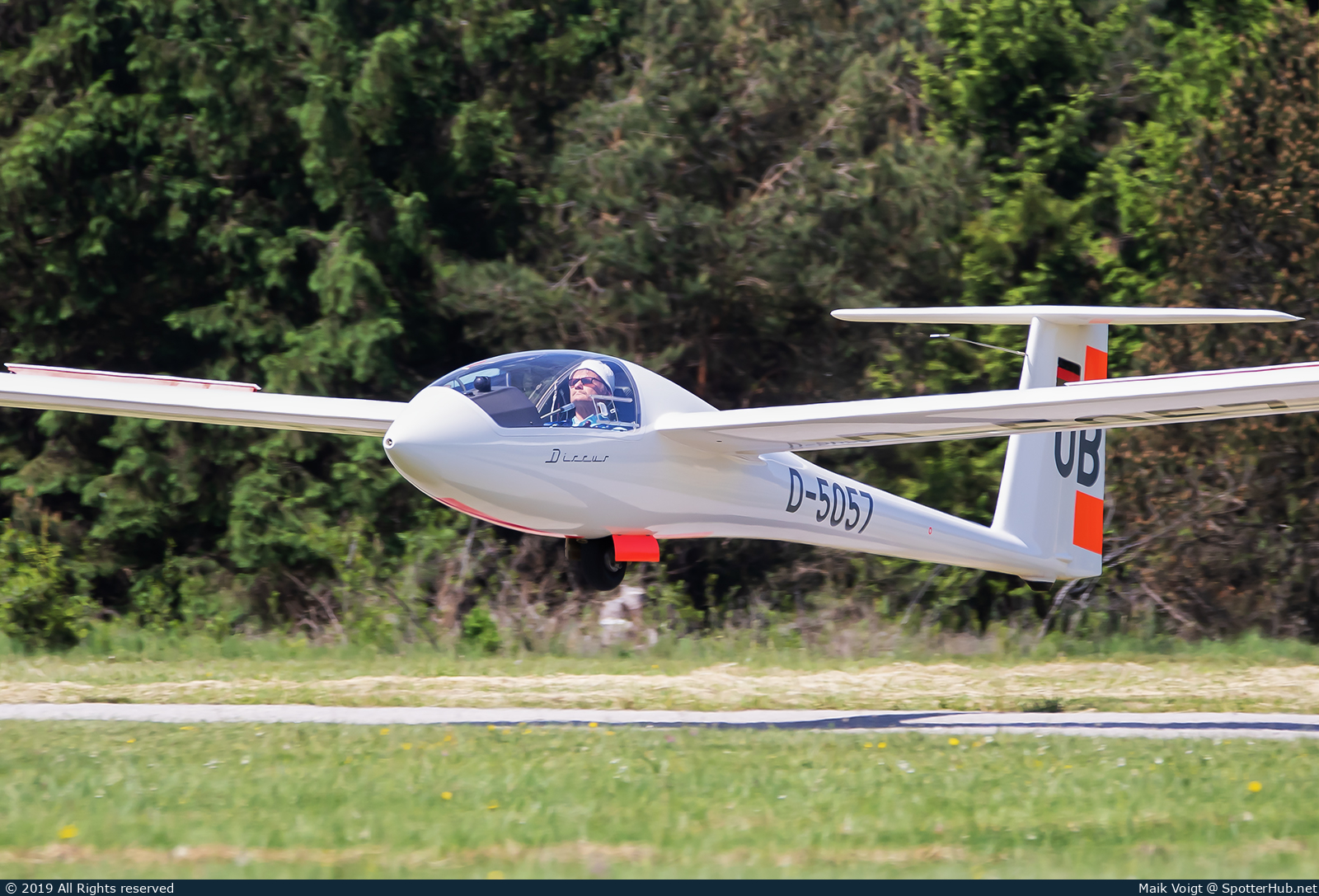 Photo of D-5057 - Schempp-Hirth Discus b operated by Luftsportclub Alpenflug München