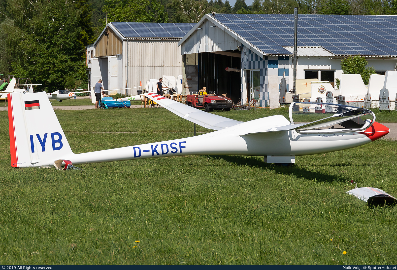 Photo of D-KDSF - Schempp-Hirth Ventus 3T operated by Private