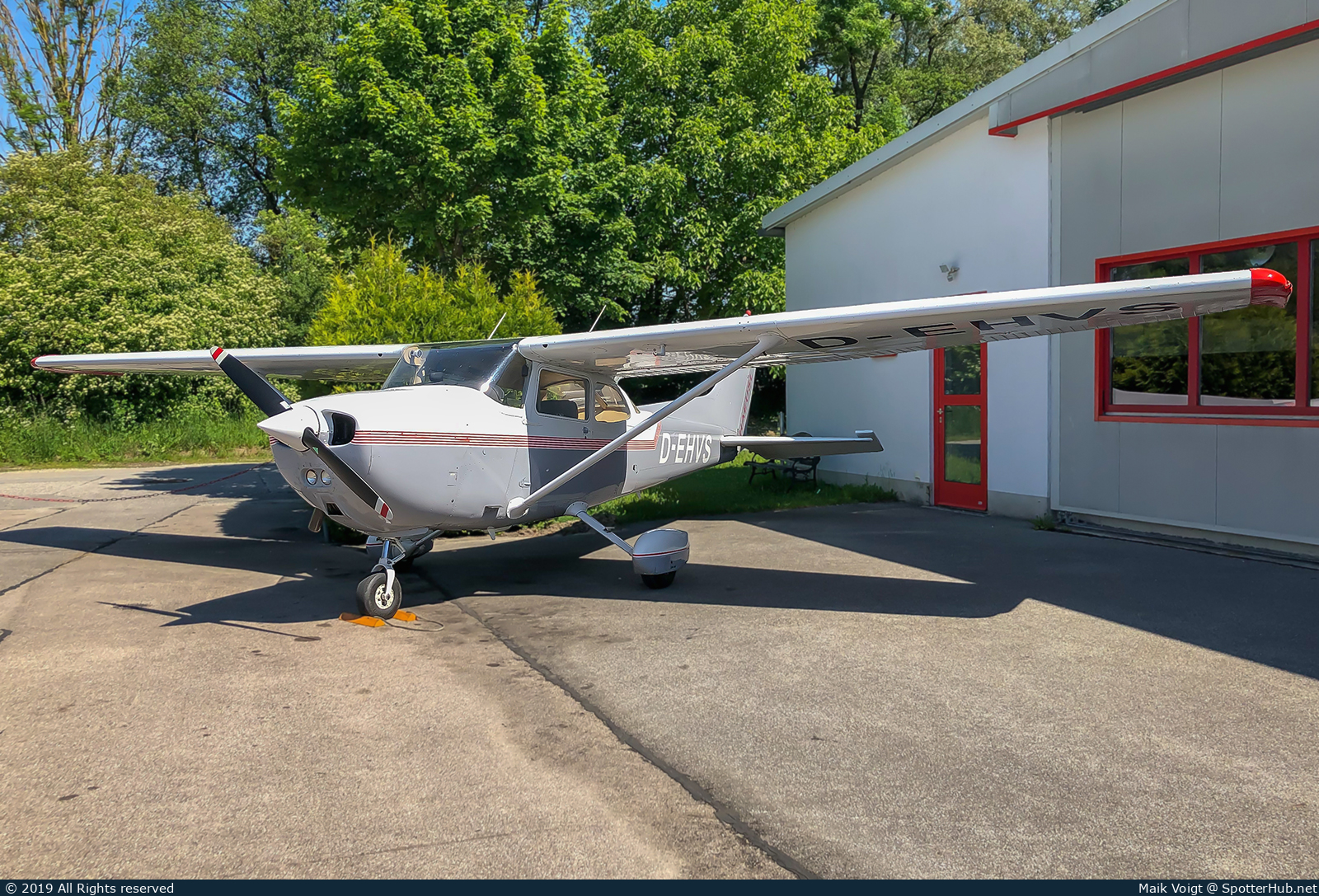 Photo of D-EHVS - Reims-Cessna F172N Skyhawk II operated by HAEUSL'AIR – Flugschule Michael Haeusler