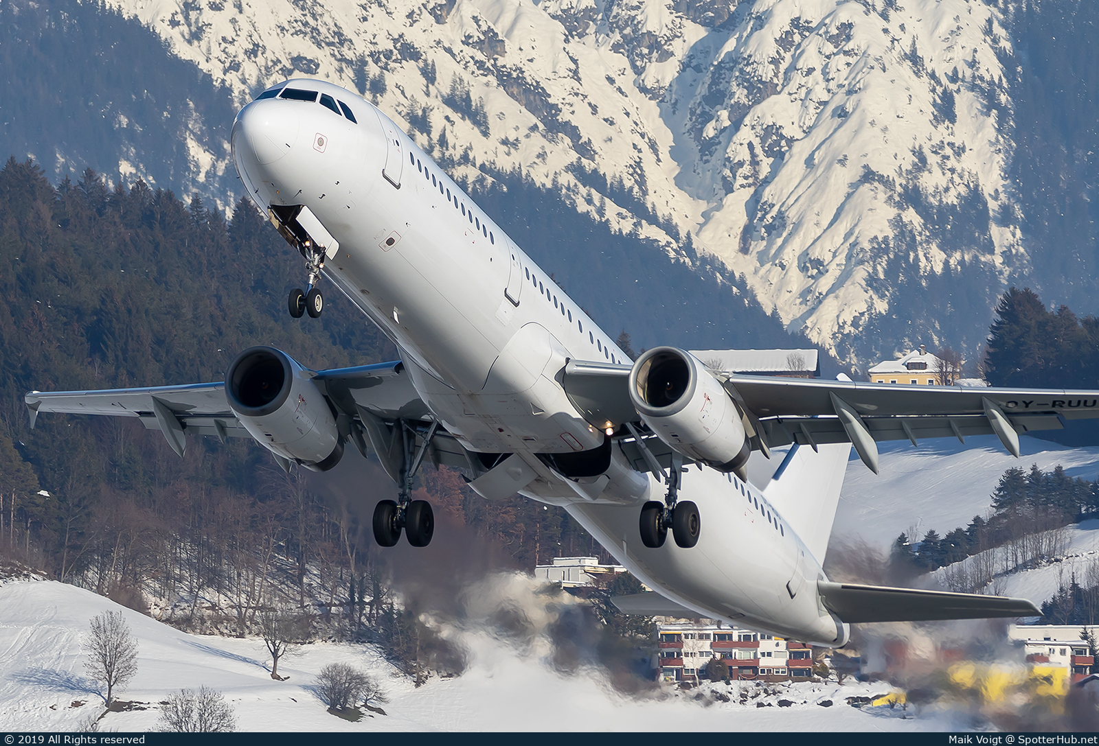 Photo of OY-RUU - Airbus A321-231 operated by DAT Danish Air Transport