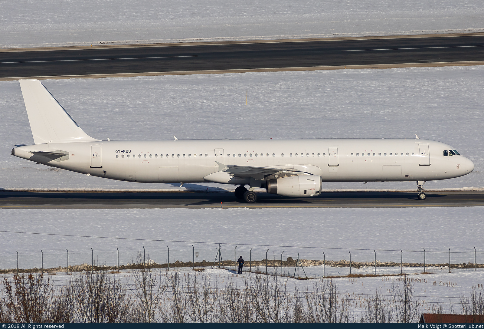 Photo of OY-RUU - Airbus A321-231 operated by DAT Danish Air Transport