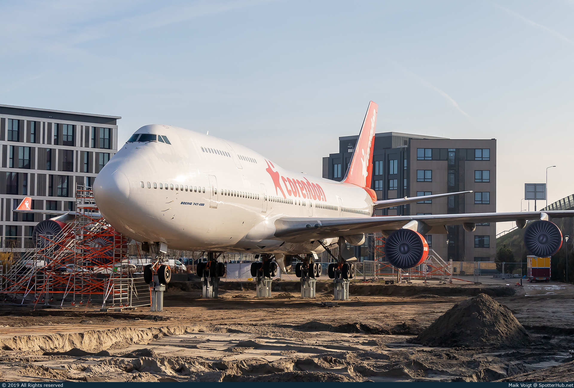 Photo of PH-BFB - Boeing 747-406 operated by Corendon Dutch Airlines