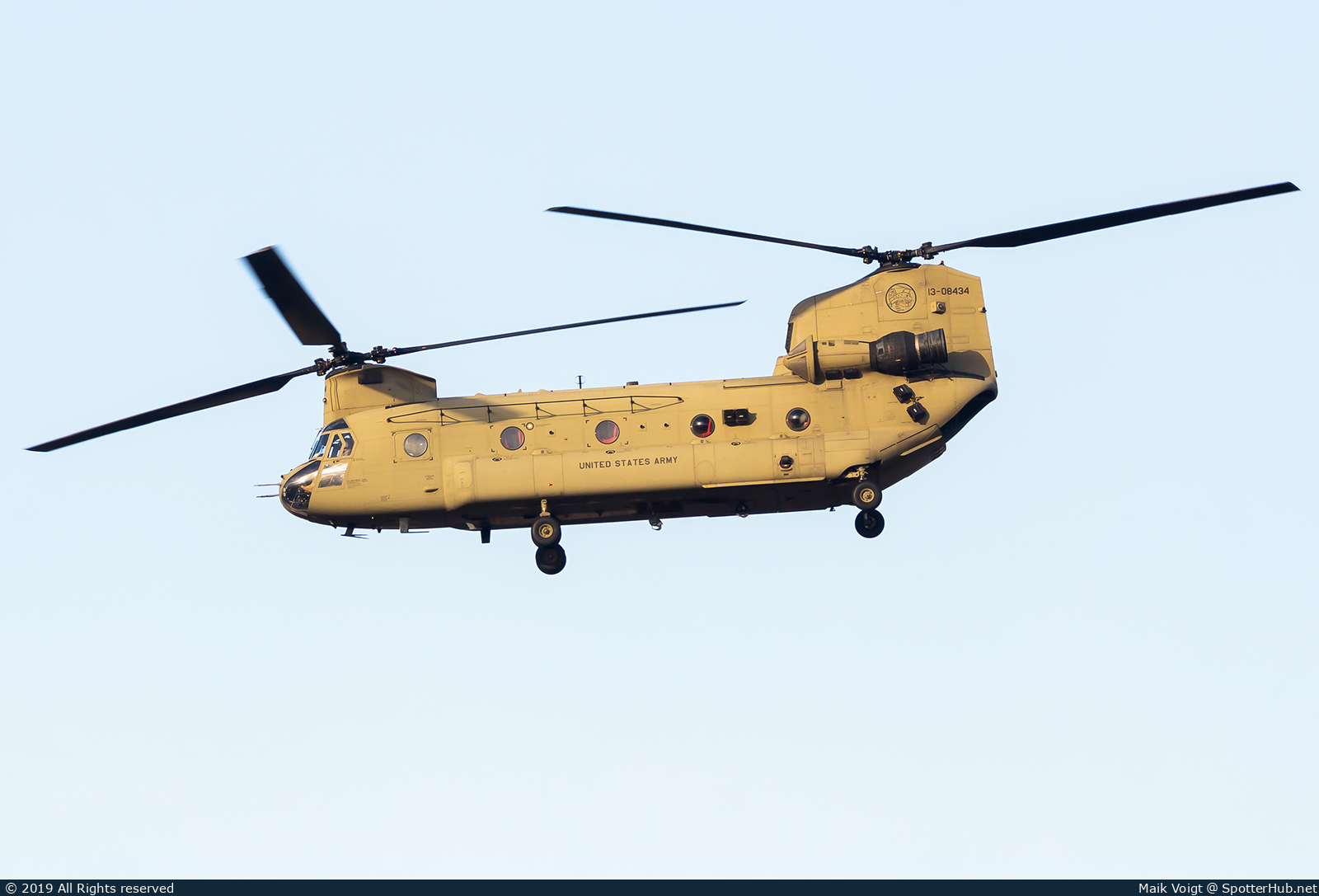 Photo of 13-08434 - Boeing Vertol CH-47F Chinook operated by US Army