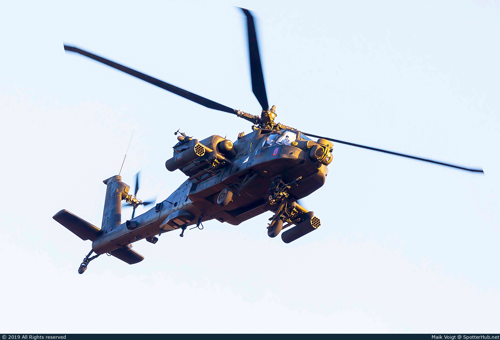 Photo of 04-05437 - Boeing AH-64D Apache operated by US Army