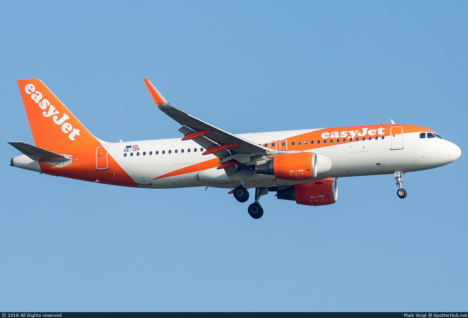 Photo of OE-IZP - Airbus A320-214 operated by easyJet Europe