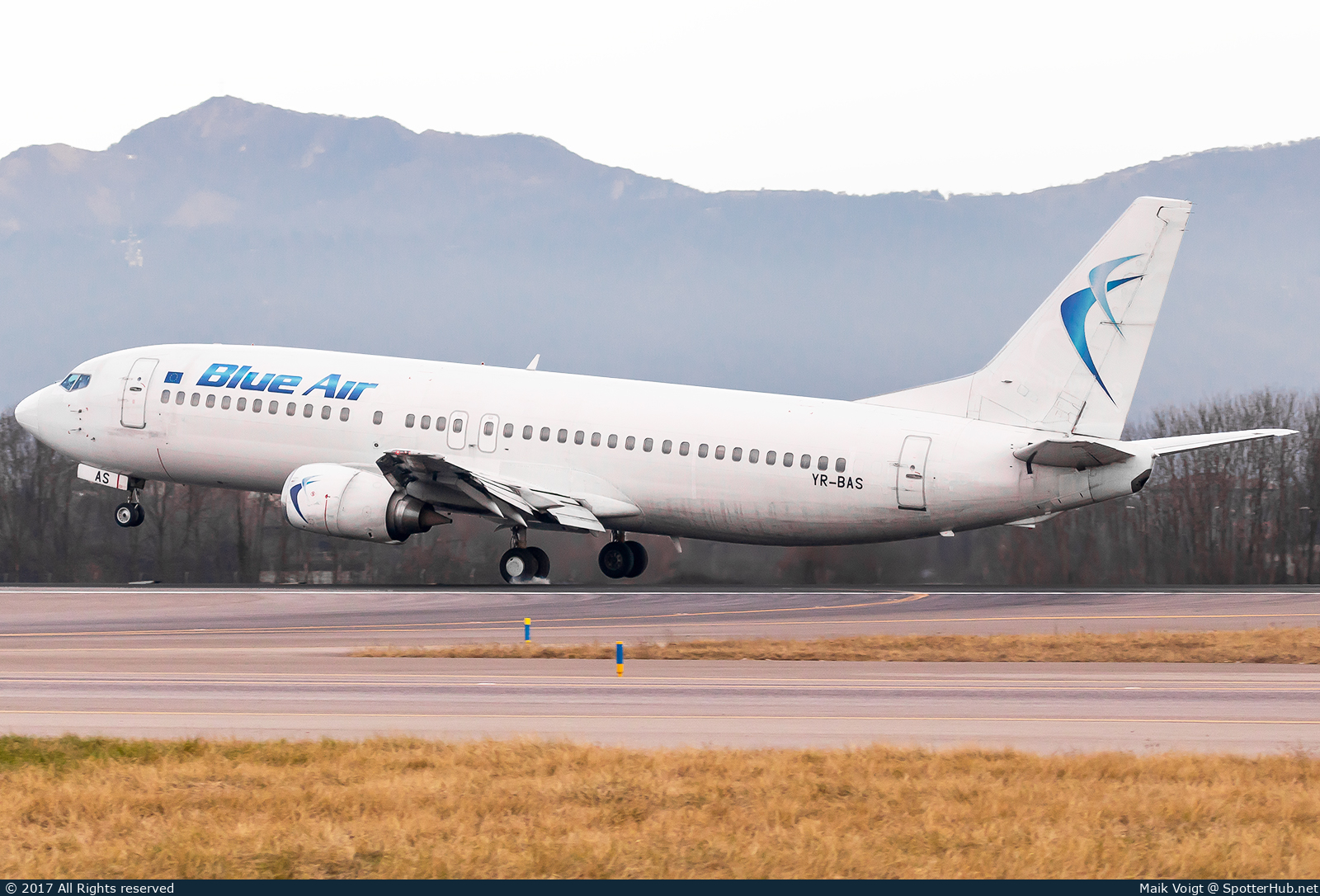 Photo of YR-BAS - Boeing 737-430 operated by Blue Air