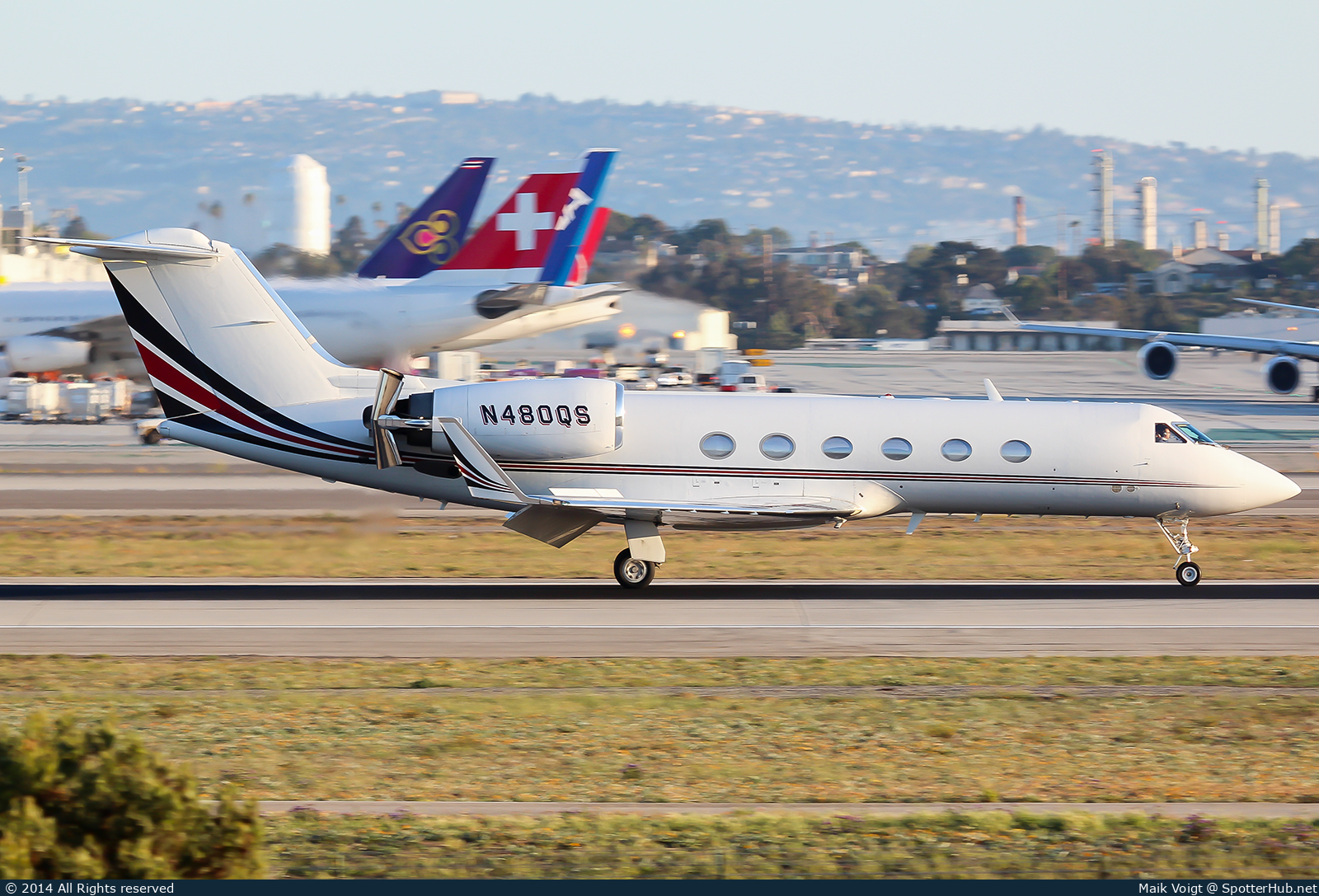 Photo of N480QS - Embraer Phenom 300 operated by NetJets