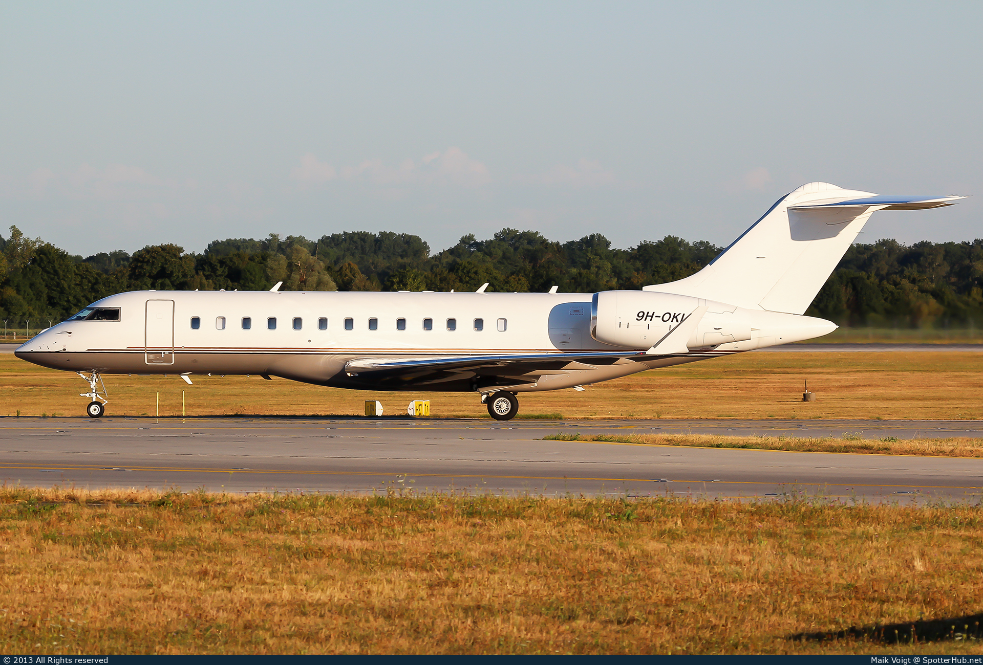 Photo of 9H-OKI - Bombardier Global Express XRS operated by Hyperion Aviation