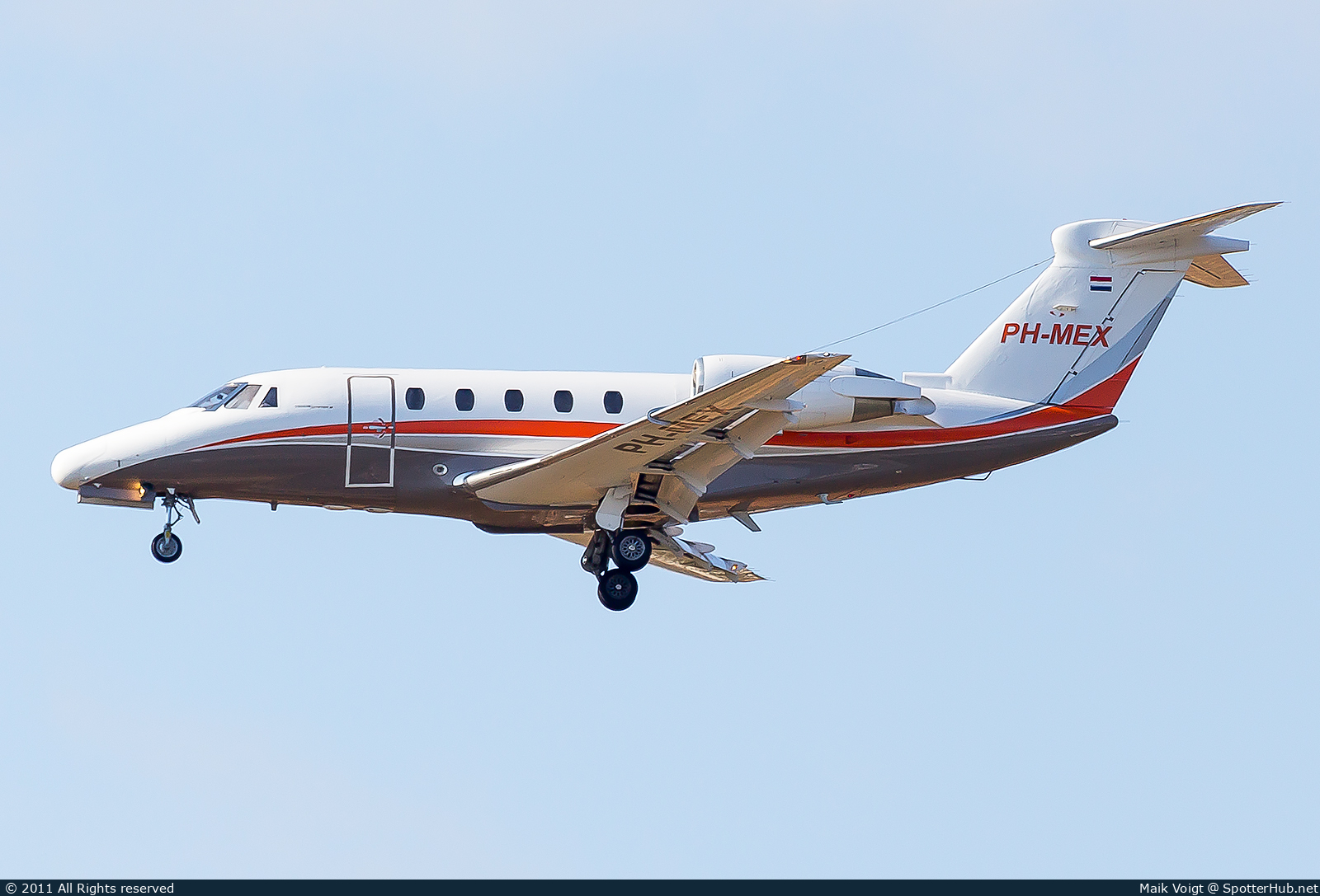 Photo of PH-MEX - Cessna 650 Citation VI operated by Solid Air