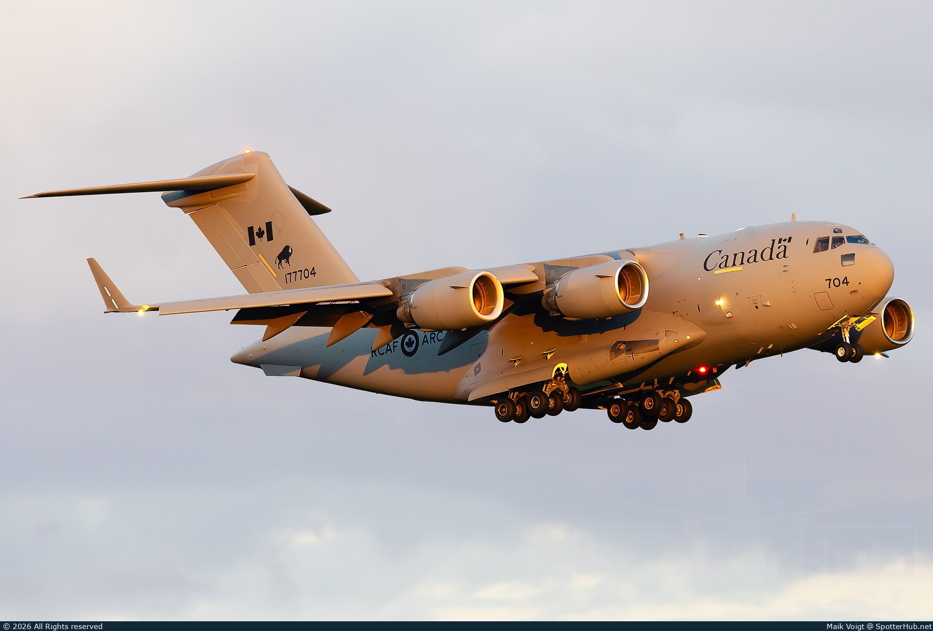 Photo of 177704 - Boeing CC-177 Globemaster III operated by Royal Canadian Air Force