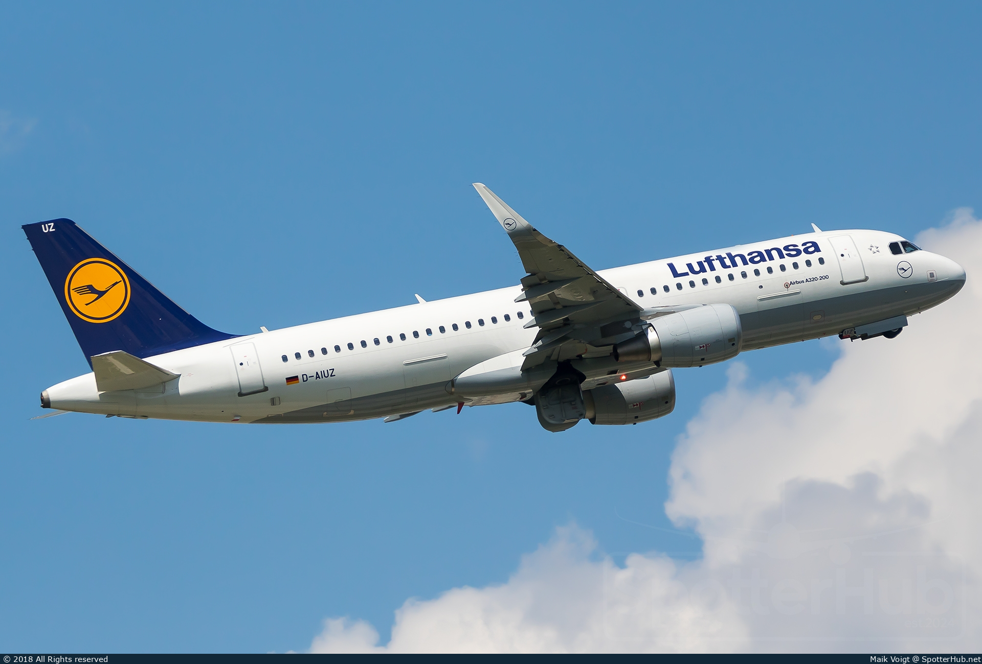 Photo of D-AIUZ - Airbus A320-214 operated by Lufthansa
