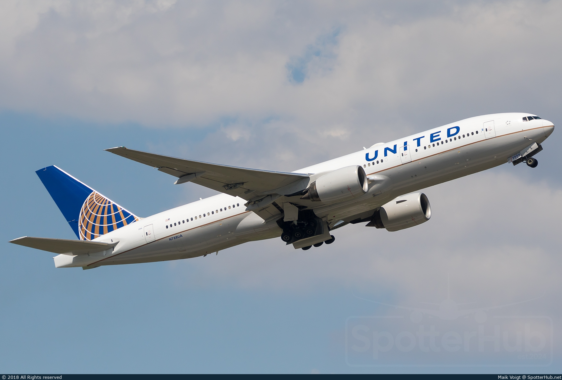 Photo of N788UA - Boeing 777-222(ER) operated by United Airlines