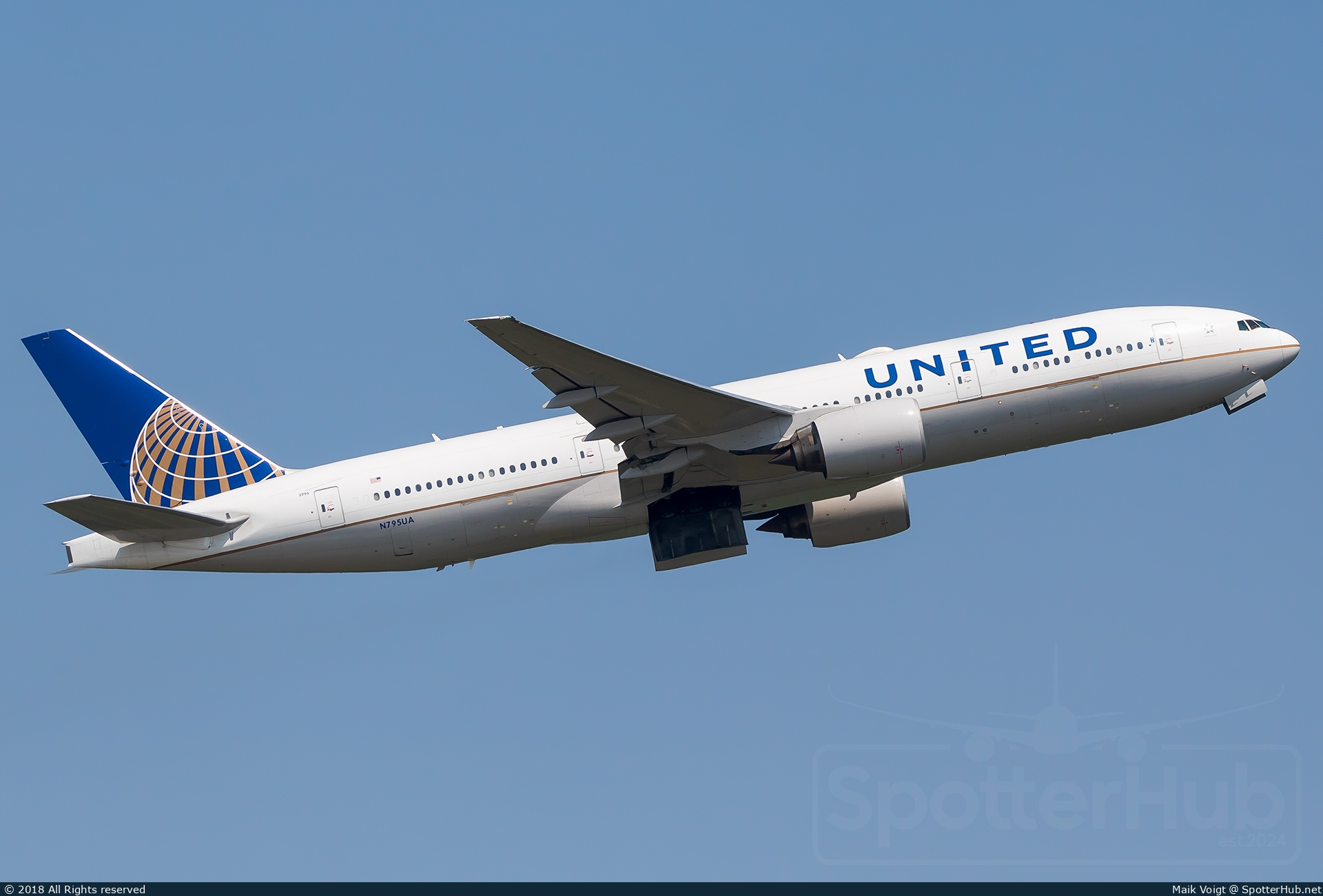 Photo of N795UA - Boeing 777-222(ER) operated by United Airlines