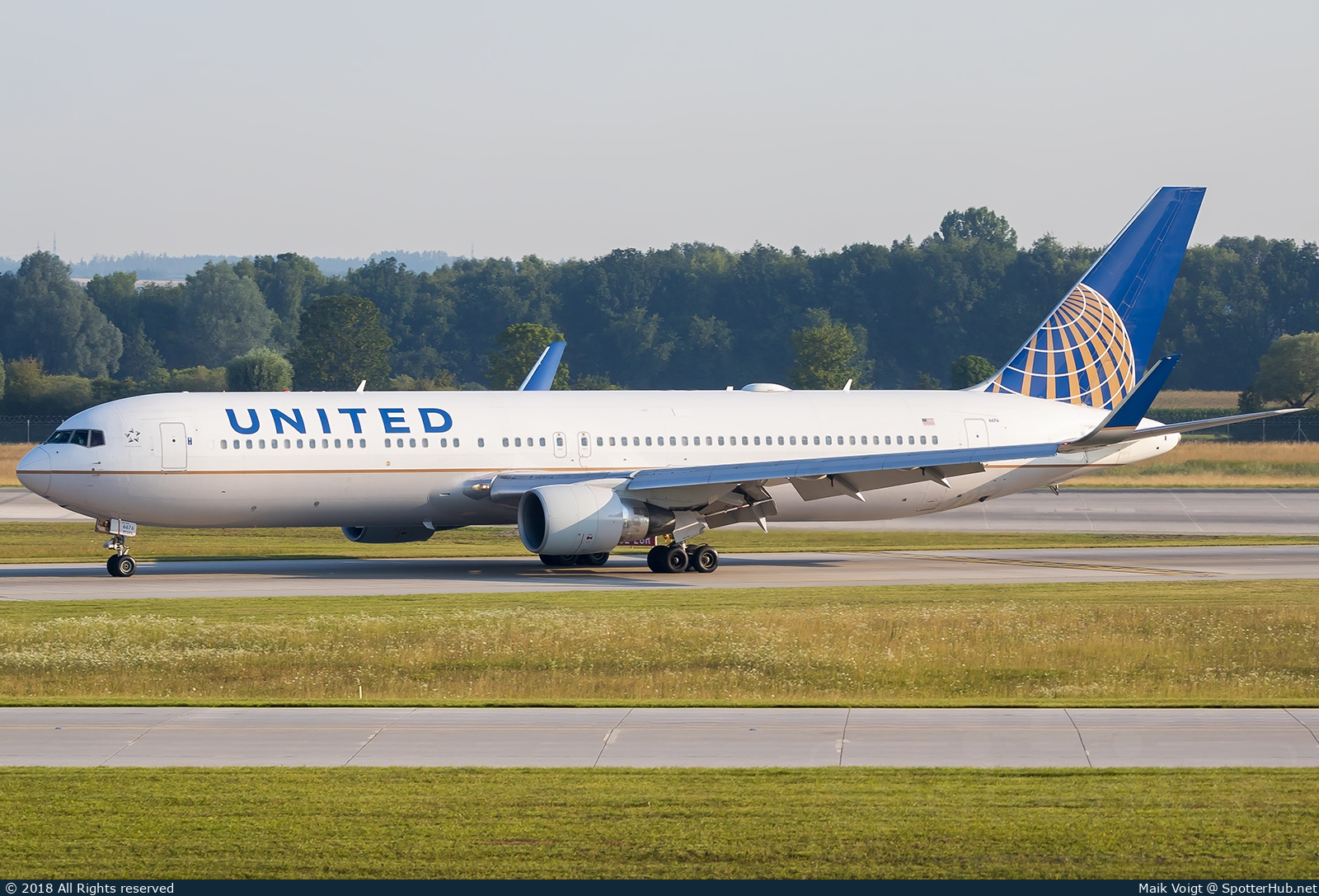 Photo of N676UA - Boeing 767-322(ER) operated by United Airlines