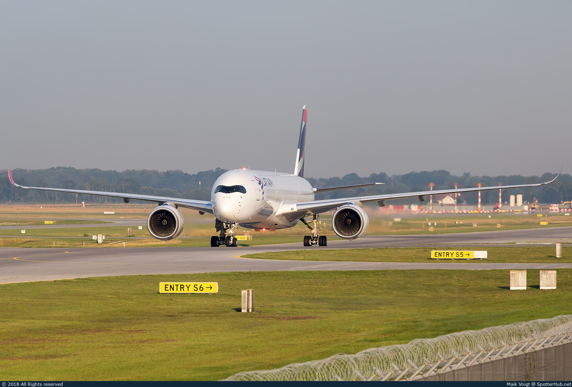 Photo of A7-AMB - Airbus A350-941 operated by Qatar Airways (opb LATAM Airlines Brasil)