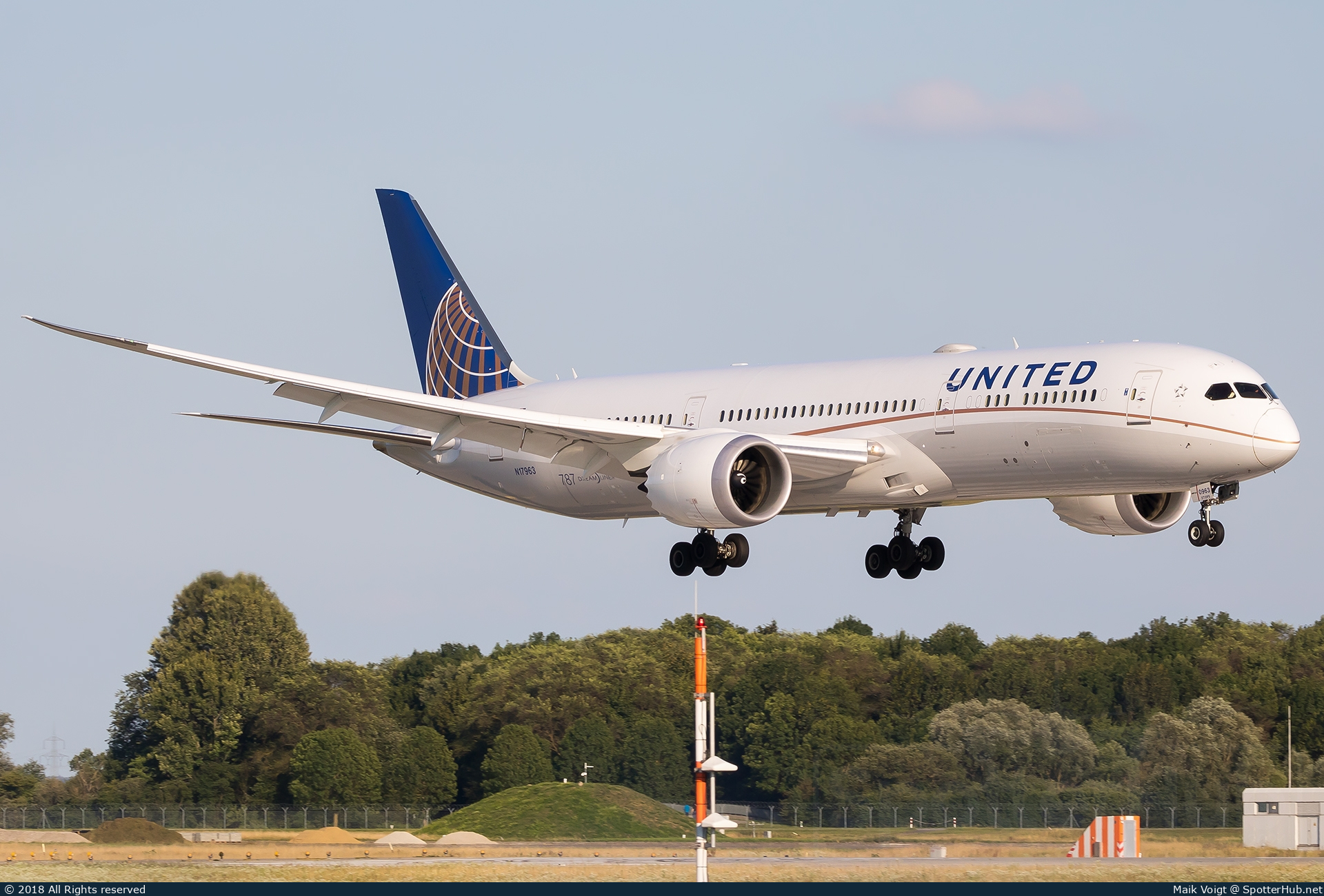 Photo of N17963 - Boeing 787-9 Dreamliner operated by United Airlines