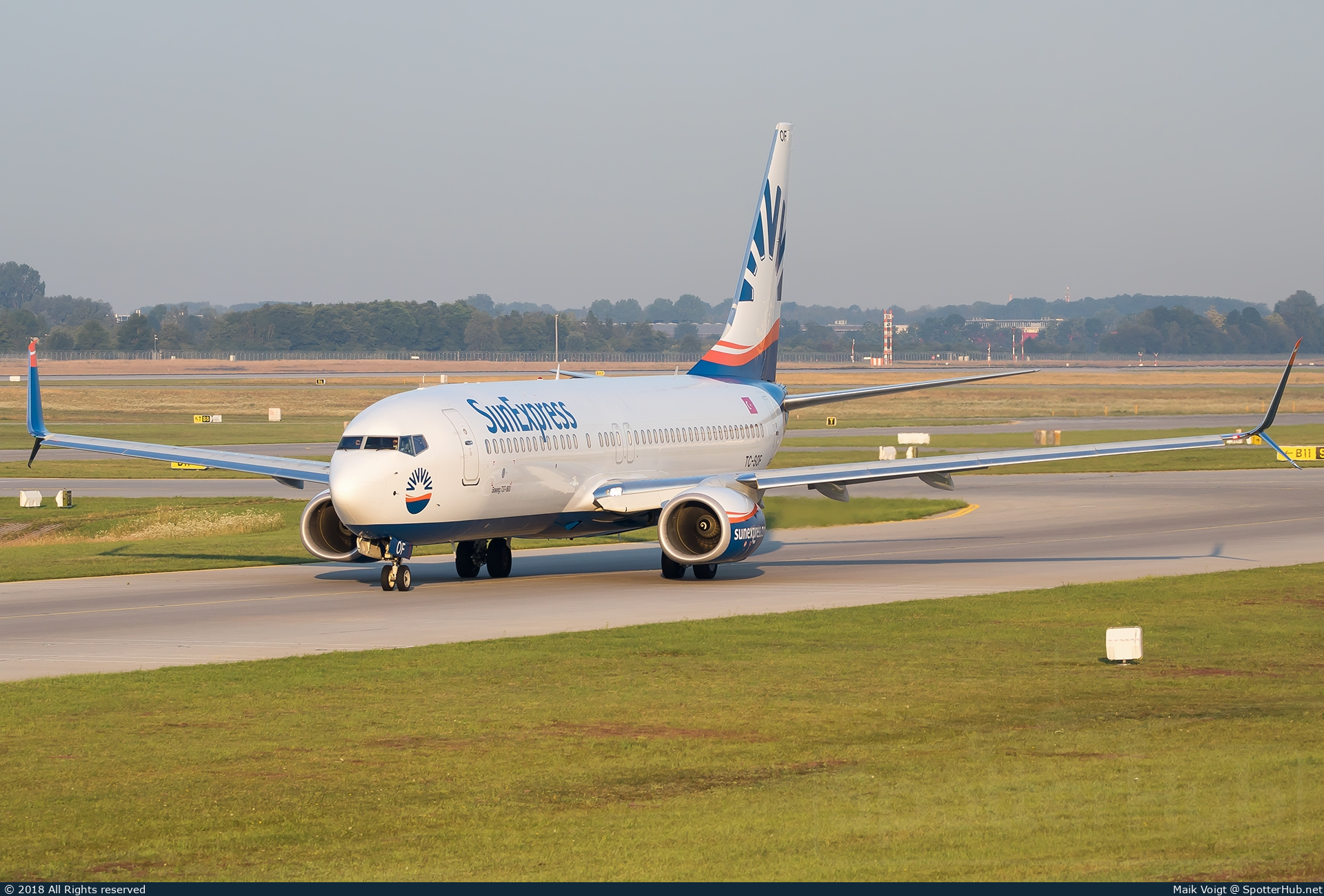 Photo of TC-SOF - Boeing 737-8HC operated by SunExpress