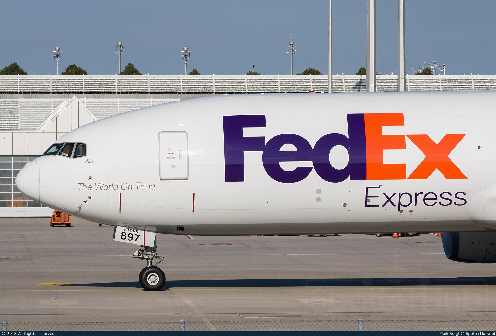 Photo of N897FD - Boeing 777-FS2 operated by FedEx