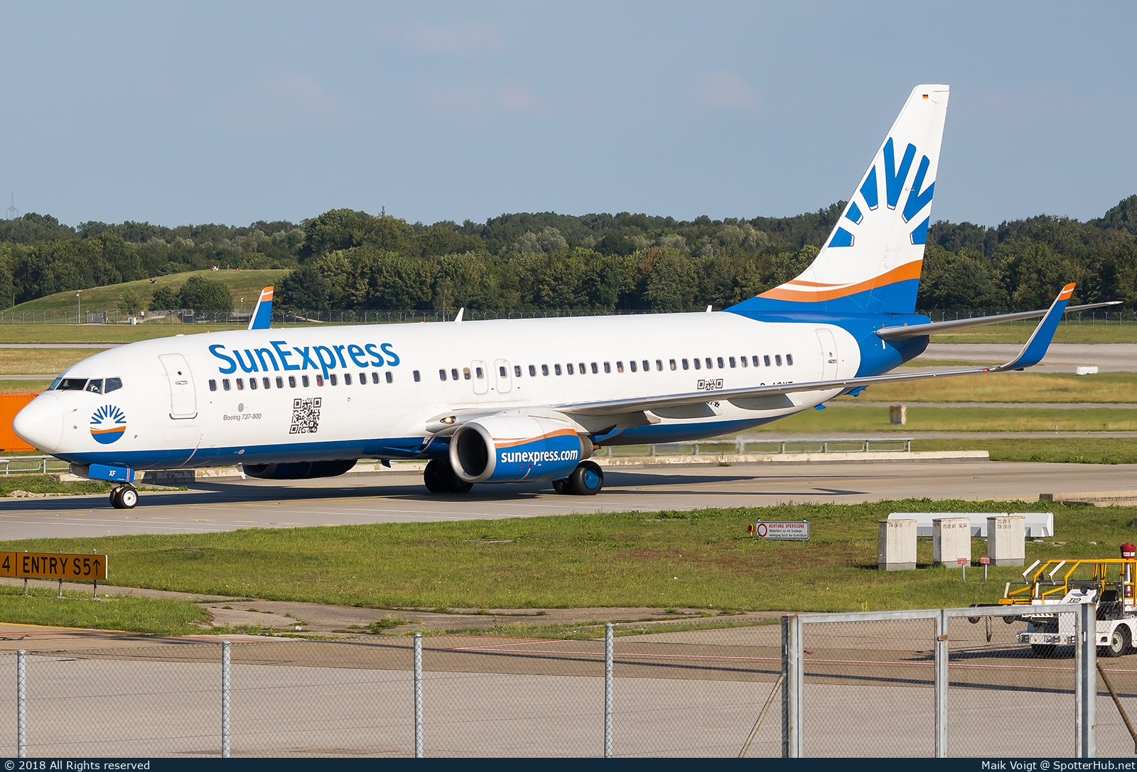 Photo of D-ASXF - Boeing 737-8AS operated by SunExpress Germany