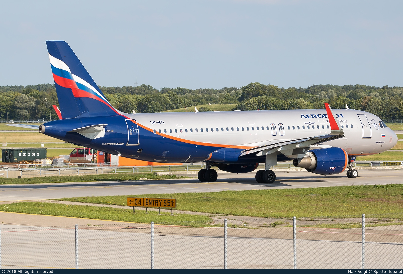 Photo of VP-BTI - Airbus A320-214 operated by Aeroflot