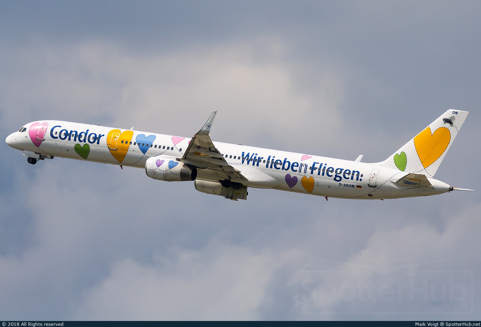Photo of D-ABON - Boeing 757-330 operated by Condor