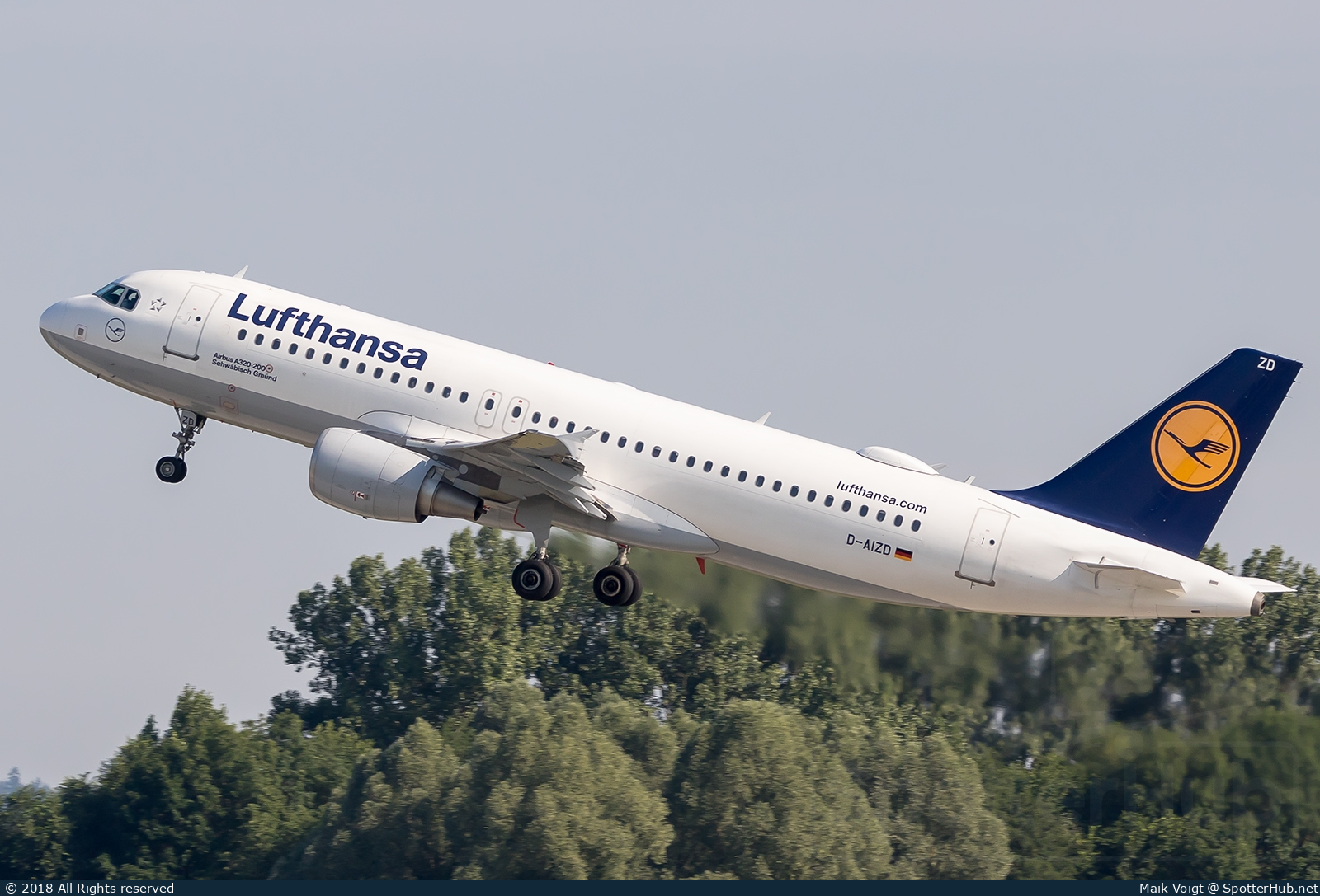 Photo of D-AIZD - Airbus A320-214 operated by Lufthansa