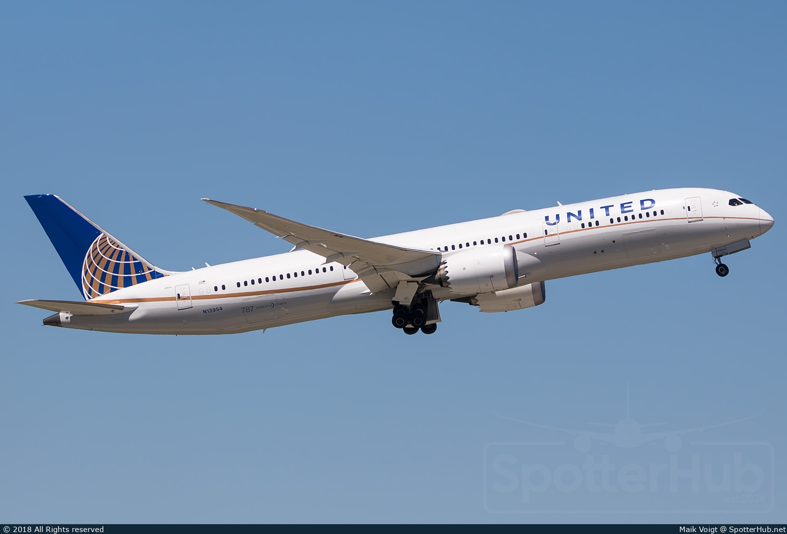 Photo of N13954 - Boeing 787-9 Dreamliner operated by United Airlines