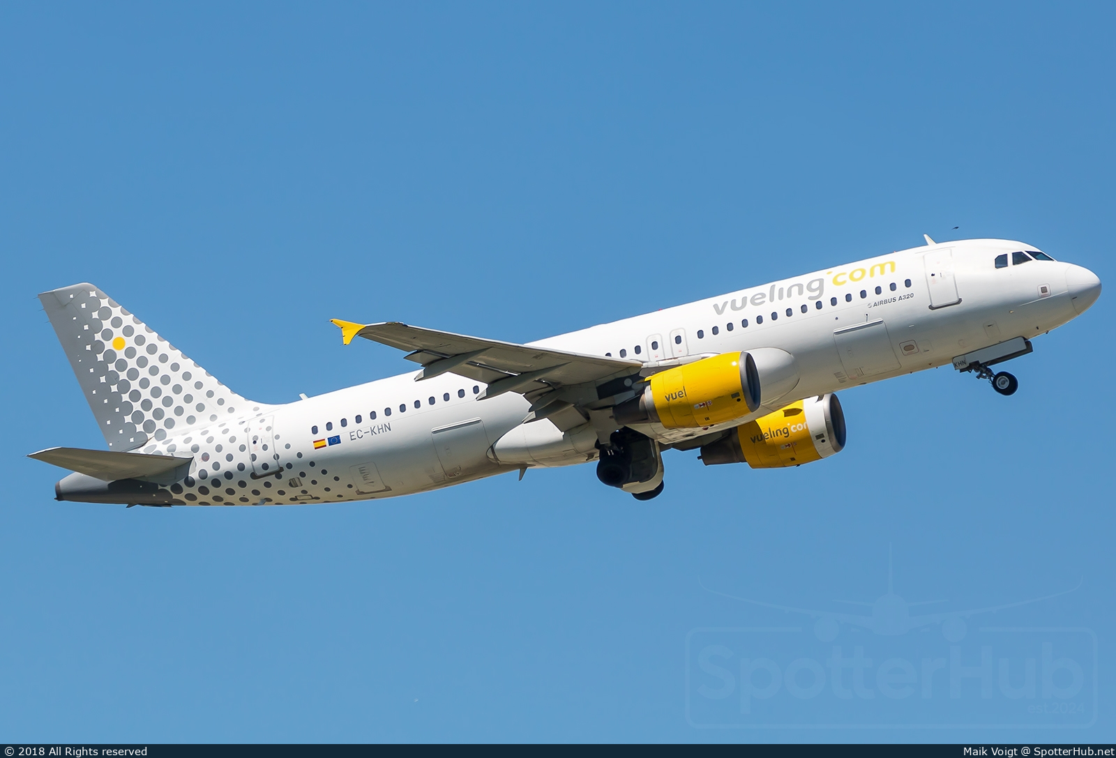Photo of EC-KHN - Airbus A320-216 operated by Vueling