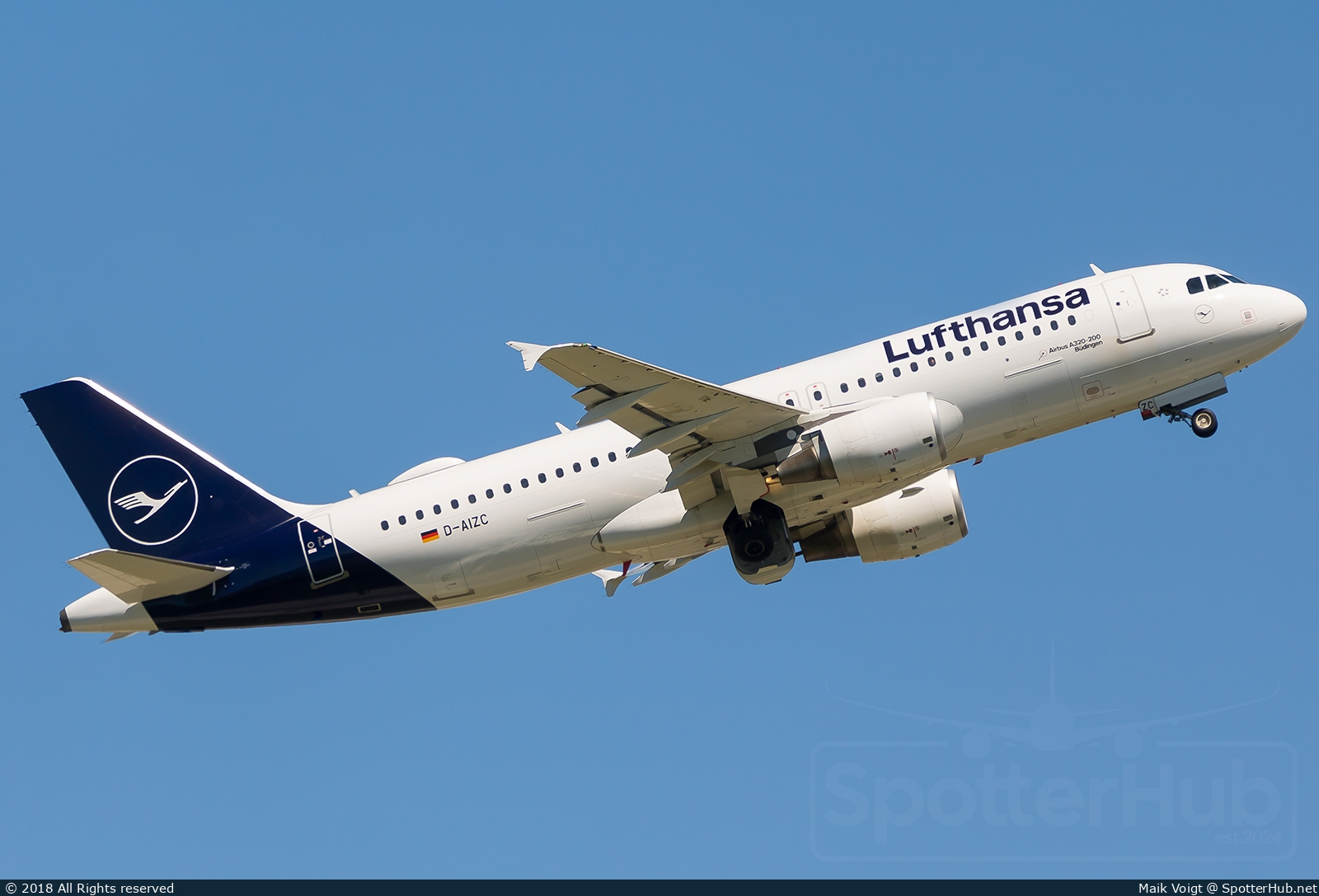 Photo of D-AIZC - Airbus A320-214 operated by Lufthansa