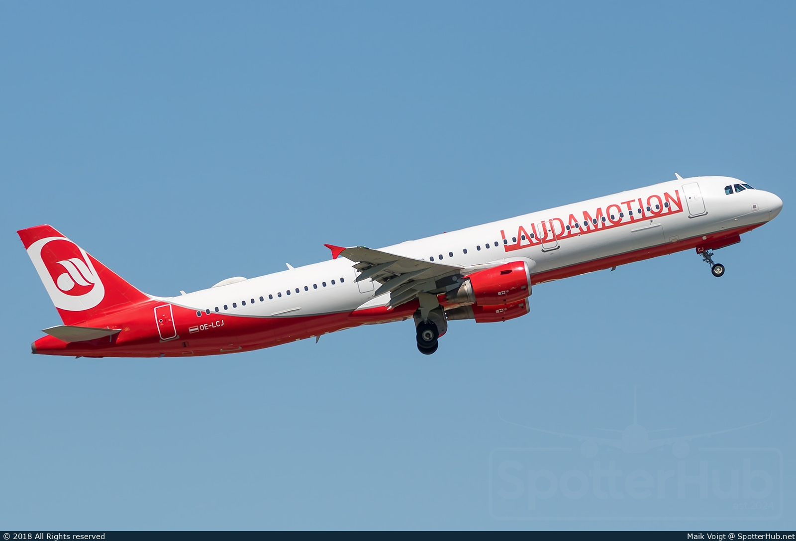 Photo of OE-LCJ - Airbus A321-211 operated by Laudamotion