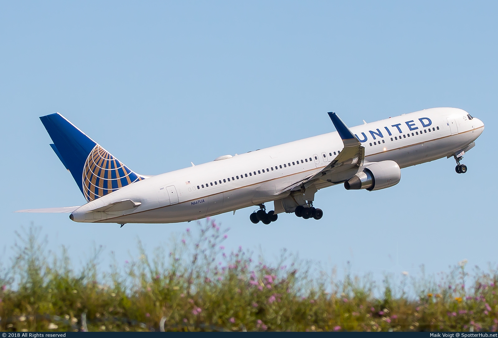 Photo of N667UA - Boeing 767-322(ER) operated by United Airlines