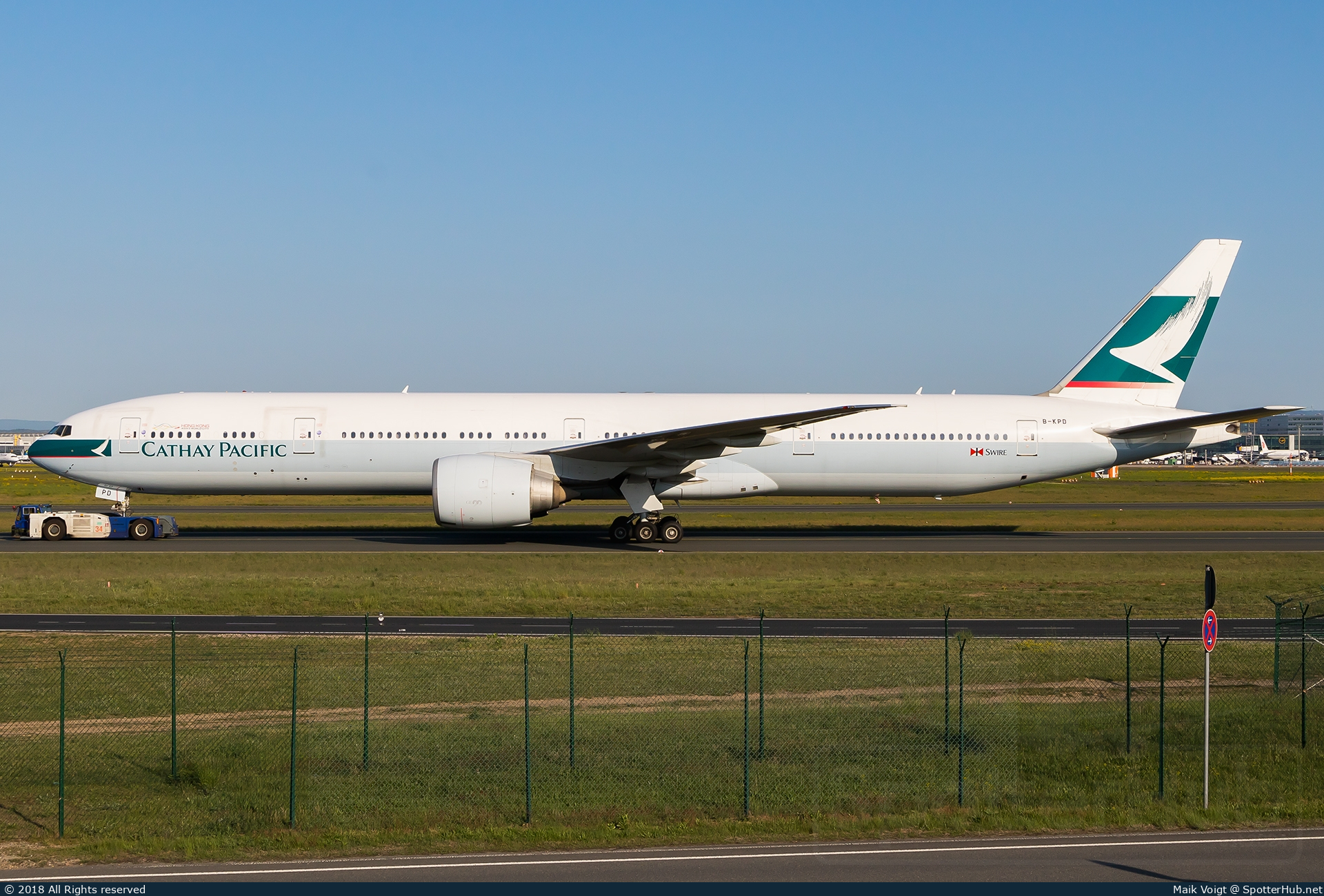Photo of B-KPD - Boeing 777-367(ER) operated by Cathay Pacific Airways