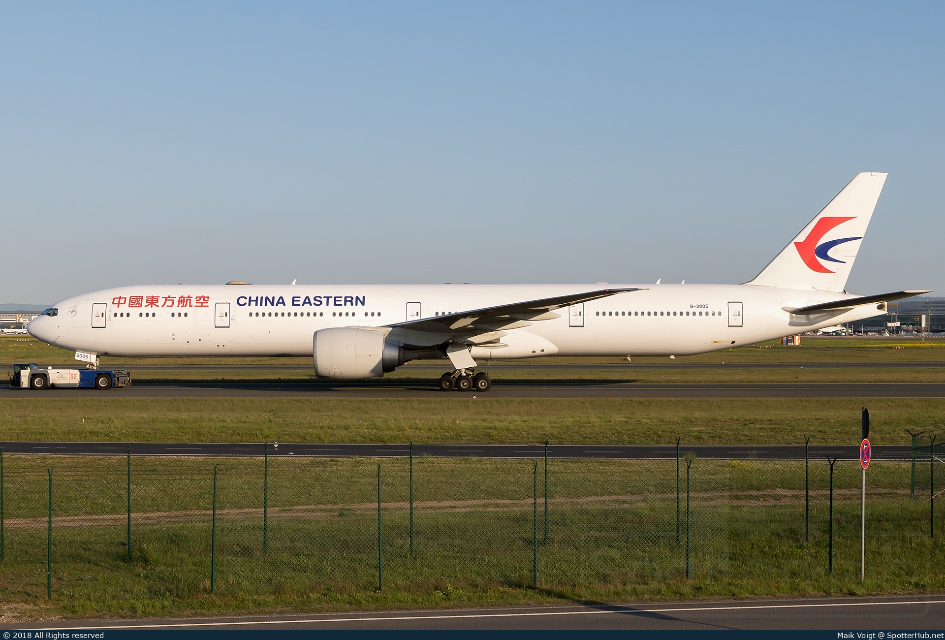 Photo of B-2005 - Boeing 777-39P(ER) operated by China Eastern Airlines