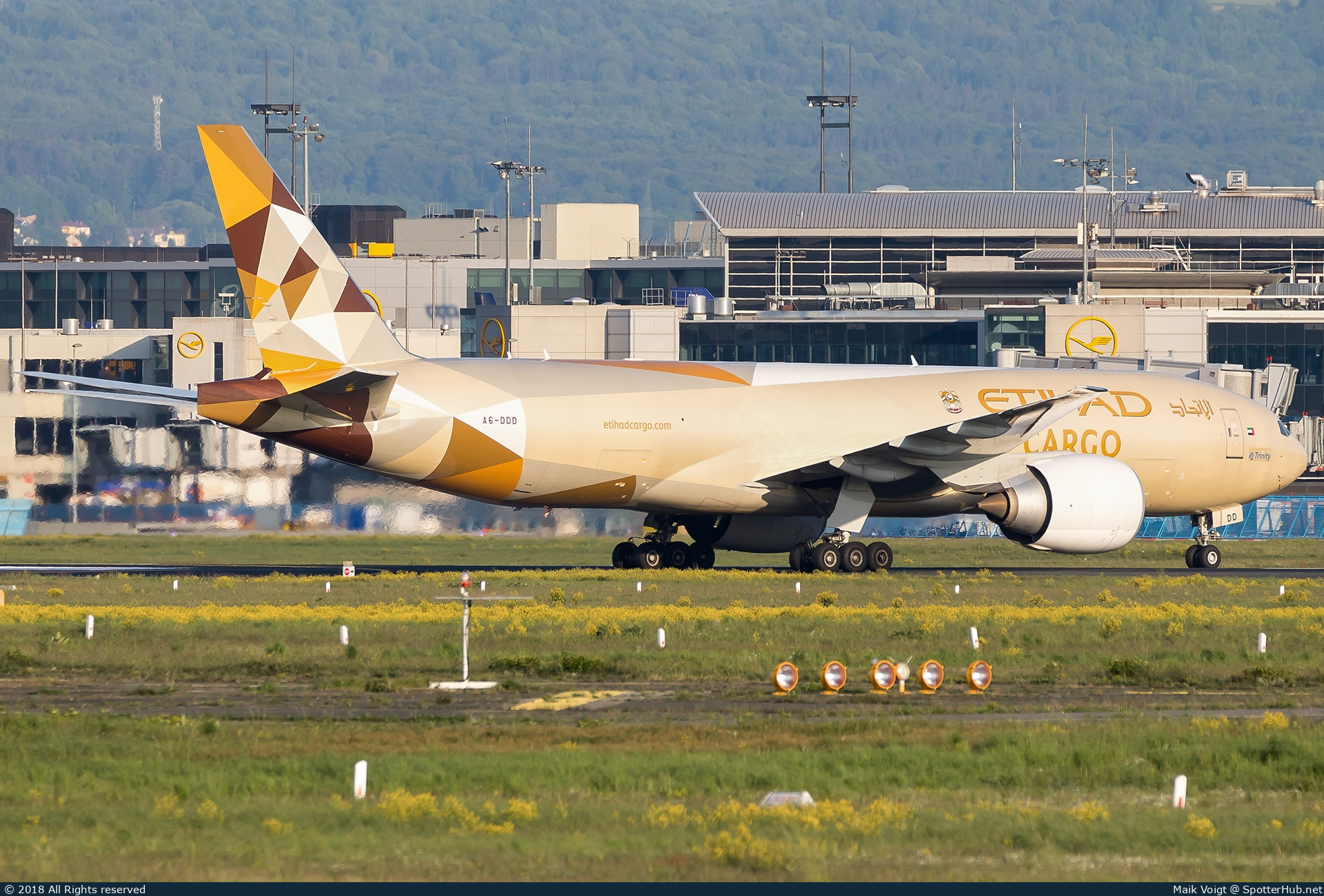 Photo of A6-DDD - Boeing 777-FFX operated by Etihad Cargo